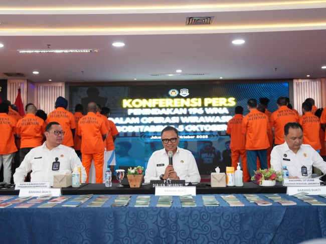 Pelaksana Tugas (Plt) Direktur Jenderal Imigrasi, Yuldi Yusman saat konferensi pers. (Foto: istimewa)