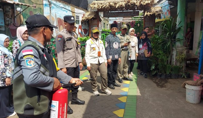 Simulasi penggunaan APAR.