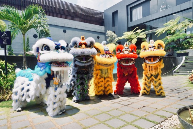 Barongsai sebagai hiburan pada perayaan ulang tahun Grand Mercure Malang Mirama (foto: istimewa)