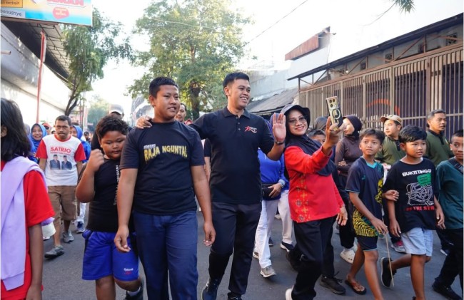 Mas Ibin dan warga