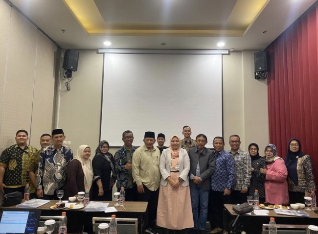 Foto bersama usai pembahasan Rancangan Peraturan Daerah (Raperda) tentang Penyertaan Modal Pemerintah Daerah pada Perusahaan Umum Daerah (Perumda) Tirta Kanjuruhan. (Foto: ist)