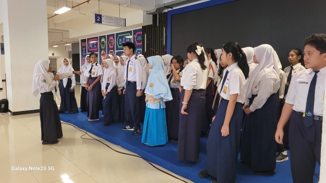 Suasana pelatihan menulis cerpen dan mendongeng di MCC. (Foto: ist)