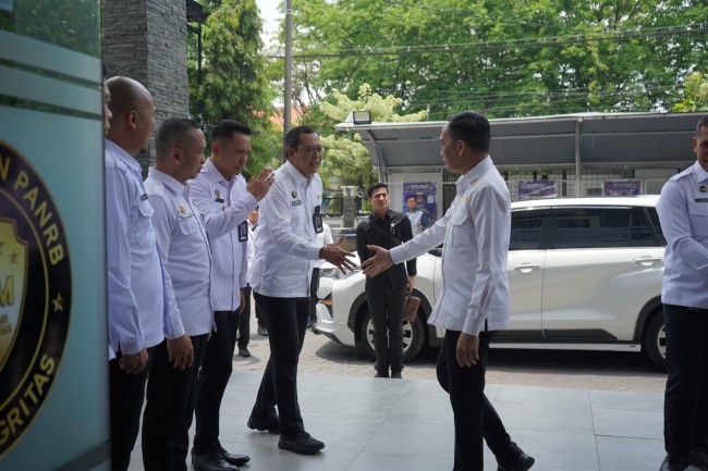 penyambutan kunjungan kerja Itjen Kemenkumham ke Kantor Imigrasi Kelas I Khusus TPI Surabaya serta Bandara Internasional Juanda. (Foto: istimewa)