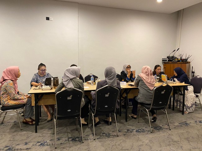 Suasana cek kesehatan gratis di Rayz UMM, Senin (17/11)