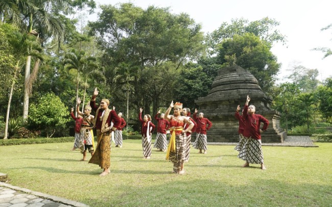 Salah satu tampilan di video klip “Fantasi” dari Mirama Choir. (Foto: ist)