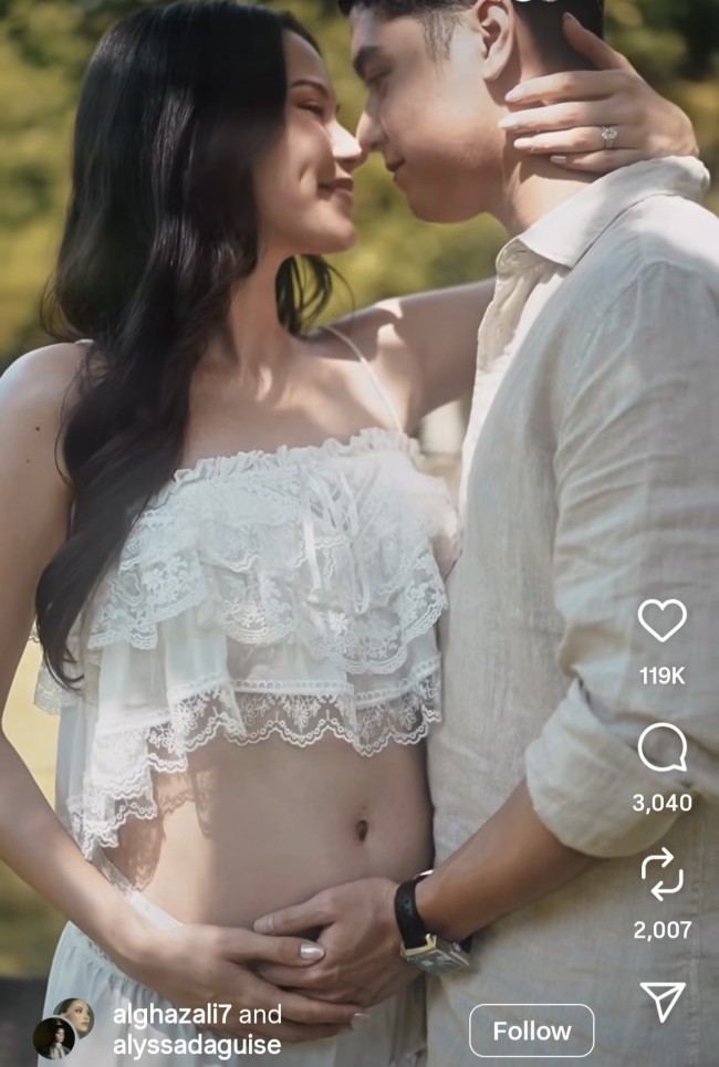 Momen Alyssa pamerkan baby bump. (Foto: Instagram)