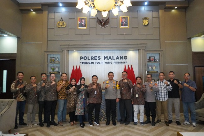 Foto bersama pimpinan PLN UP3 Malang saat audiensi bersama Polres Malang. (Foto: ist)