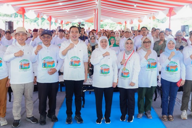 Foto bersama gelaran Gerakan Serentak Pelayanan Inseminasi Buatan (GSPIB) Tahun 2025. (Foto: ist)