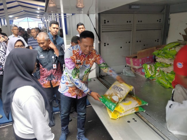 Wali Kota Malang Wahyu Hidayat meninjau pelaksanaan GPM.(Foto: Riski Wijaya/MalangTIMES). 