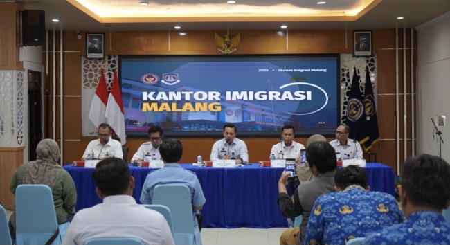 Suasana konferensi pers Refleksi Akhir Tahun Imigrasi Kelas 1 TPI Malang. (Foto: ist)