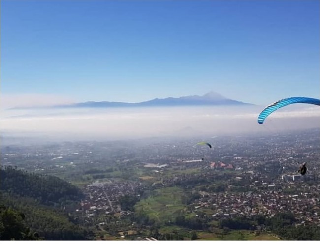 Area Paralayang Baru. (Foto @paralayangbatu) 