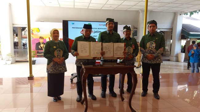 Penandatanganan BAST Bank Jatim Cabang Kepanjen dengan Pemkab Malang