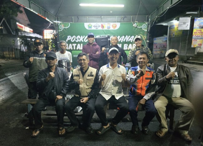Suasana Posko Pantau di Kelurahan Tlogomas, Kecamatan Lowokwaru, Kota Malang. (Foto: ist)