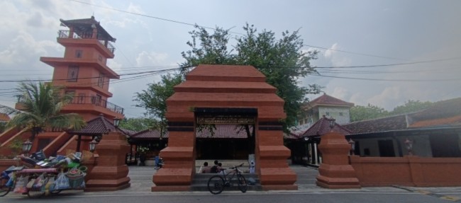 Kuncen kota madiun 