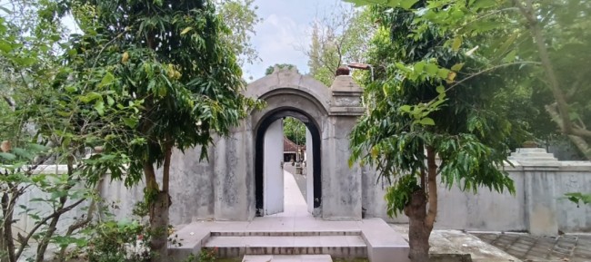 Makam Sentono. Bathoro Katong