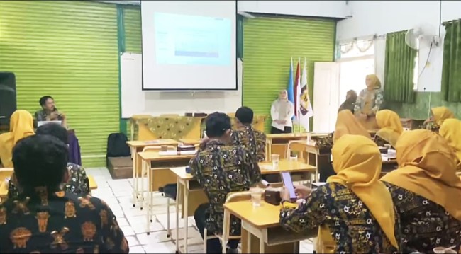 Kegiatan kolaborasi antara MGMP Matematika SMA Kabupaten Pasuruan dengan Program Magister Pendidikan Matematika Universitas PGRI Kanjuruhan Malang (Unikama). (Foto: istimewa)