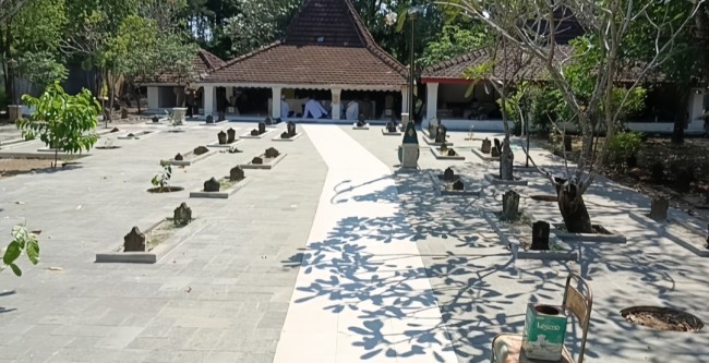 Makam Batoro Katong