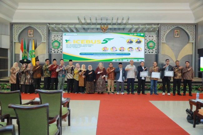 Foto bersama saat The Fifth International Conference on Economics, Business and Social Sciences (5th ICEBUSS) 2026, Rabu (4/2/2026). (Foto: istimewa)