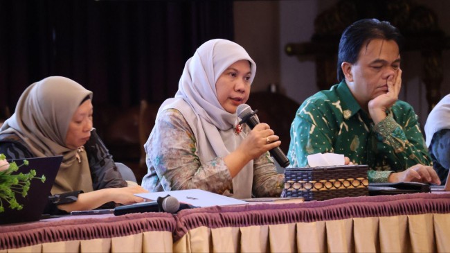 Dekan FIA UB, Prof. Dr. Hamidah Nayati Utami, S.Sos., M.Si., saat memberikan sambutan raker FIA UB 2026. (Foto: istimewa)