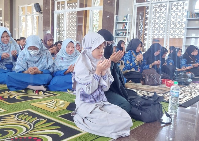 Sosok Aisyah Ar-Rumy yang hadir didampingi sang ibunda Maisyaroh Cholila.