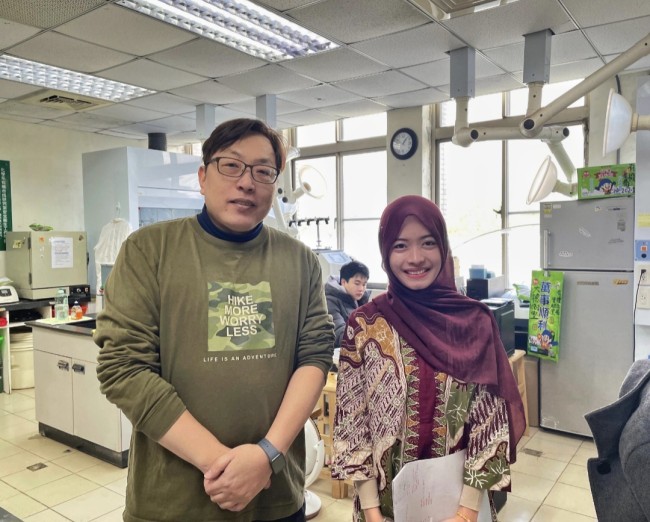 Rofika menjalankan penelitian di bawah supervisi Prof. Fong-Yu Cheng, di Chinese Culture University. (Foto: istimewa)