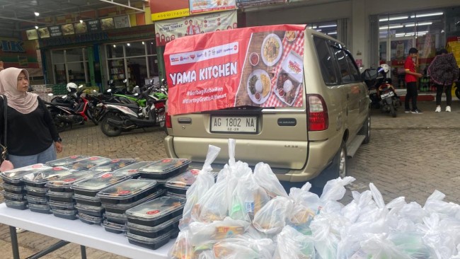 Salah satu warung di Malang yang kecipratan berkah program buka puasa gratis Alfamart. (Foto: istimewa)