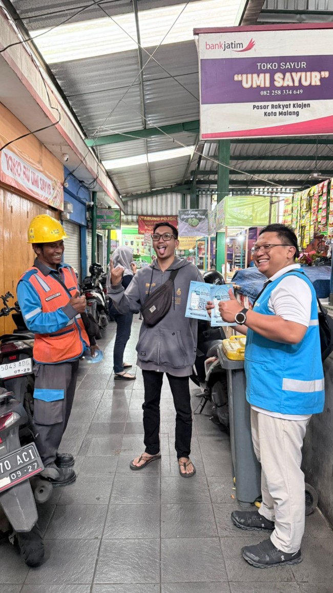 Kegiatan jemput bola juga dilakukan PLN UP3 Malang di pasar-pasar. (Foto: istimewa)