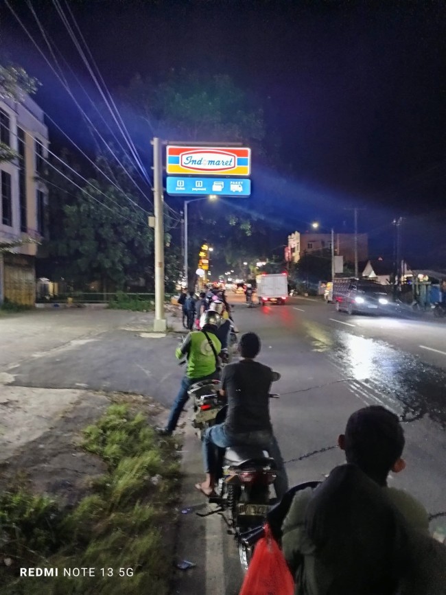 Antrean panjang pengisian bensin di Sumatera Utara. (Foto: Facebook)