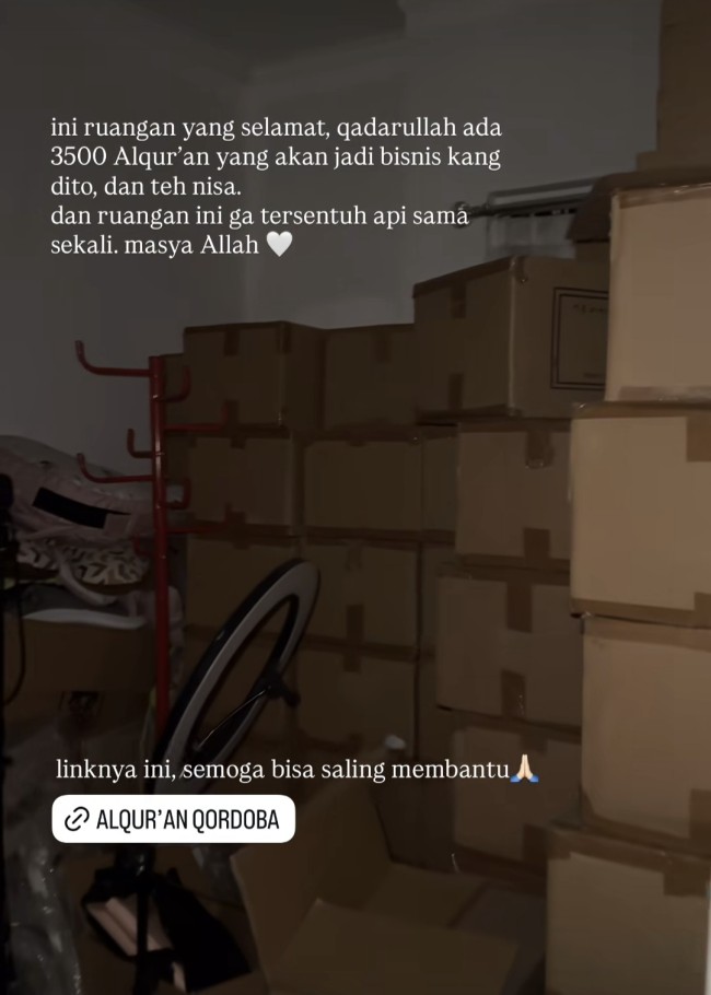 Potret ribuan Al Quran yang aman meski seluruh rumah terbakar. (Foto: Instagram)