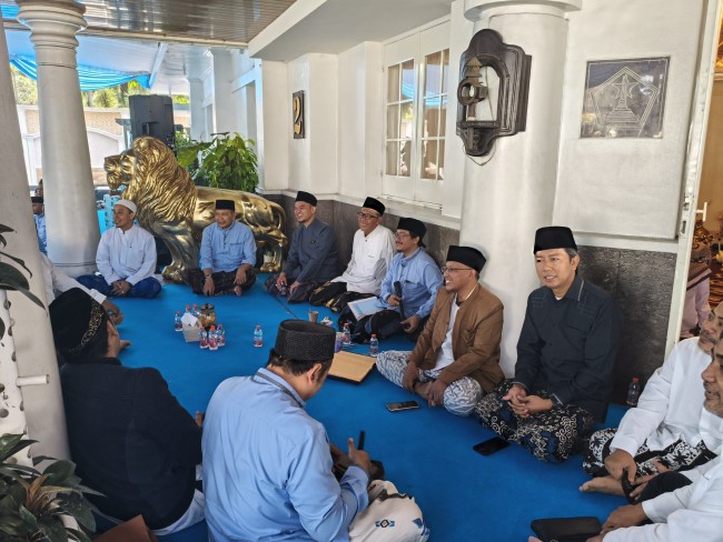 Wali Kota Malang Wahyu Hidayat bersama ulama dari Ponpes Lirboyo.(Foto: Riski Wijaya/MalangTIMES).