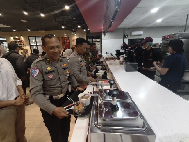 Gerai Bakso Gacoan yang ada di Jalan Letjen S. Parma  Kota Malang.(Foto: Riski Wijaya/MalangTIMES).