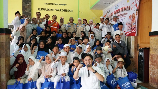 Foto bersama aksi sosial Unit Pelaksana Pelayanan Pelanggan (UP3) Malang melalui Yayasan Baitul Maal (YBM) PLN UP3 Malang bersama anak Panti Asuhan Mawaddah Warohmah, Kota Malang, Senin (3/8/2026). (Foto: istimewa)